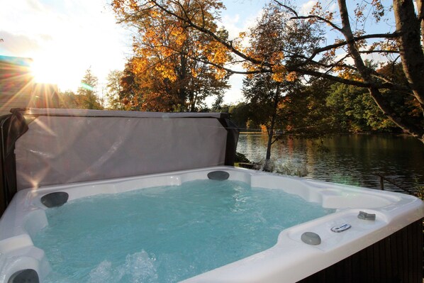 Hot tub overlooking the lake!