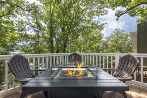 Gas Firepit for guests to enjoy!