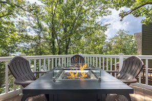 Gas Firepit for guests to enjoy!