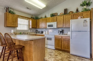 Vacation Rental in the Smoky Mountains "Lee's Creekside" - Fully furnished kitchen with bar top and stools