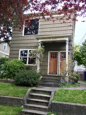 1900 duplex.  No shared spaces, 2nd & 3rd floor.  Unit entrance on right.  