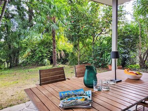 Möbel, Gartenmöbel, Tabelle, Tisch Im Freien, Schatten, Garten, Stuhl, Hinterhof, Eco Hotel, Holzbeize