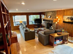 Main level sitting room with views out to the lake, smart TV, fireplace