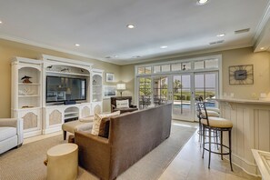 24 Sandhill Crane -1st Floor Living Room