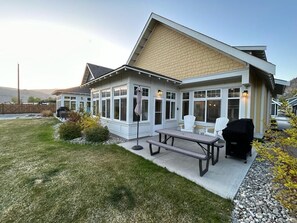 Back yard with BBQ and eating bench