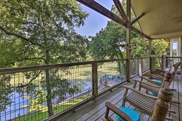 Seguin Vacation Rental | 4BR | 2.5BA | 2,720 Sq Ft | Stairs to Access
