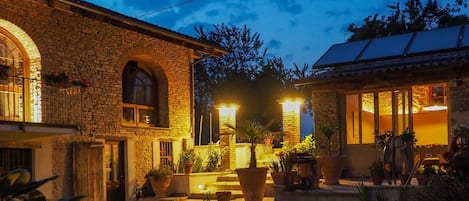 Casa, Cielo, Proprietà, Illuminazione, Casa, Costruzione, Notte, Immobiliare, Zona Residenziale, Giallo