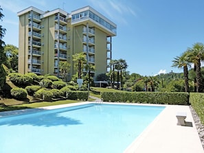 Water, Sky, Plant, Daytime, Property, Building, Azure, Tree, Swimming Pool, Grass