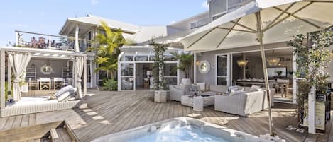 Alfresco Deck with Spa and Ocean Views, Direct Access to Beach