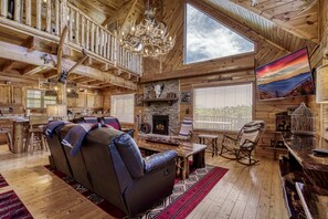 Luxury Smoky Mountain Cabin - Perky Peaks Lodge - Living room with 70-inch TV