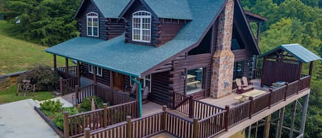 Luxury Smoky Mountain Cabin - Perky Peaks Lodge