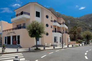 Façade