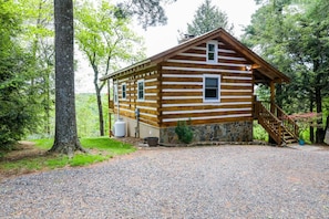 Touche' Too - authentic log home nestled in the woods