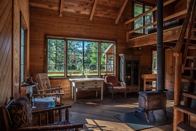 Private Off Grid cabin on North Fork of Smith River - WiFi - Pet Friendly