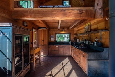 Private Off Grid cabin on North Fork of Smith River - WiFi - Pet Friendly