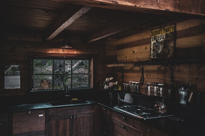 Private Off Grid cabin on North Fork of Smith River - WiFi - Pet Friendly