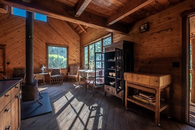 Private Off Grid cabin on North Fork of Smith River - WiFi - Pet Friendly