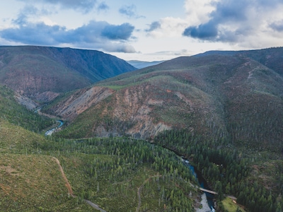 Private Off Grid cabin on North Fork of Smith River - WiFi - Pet Friendly