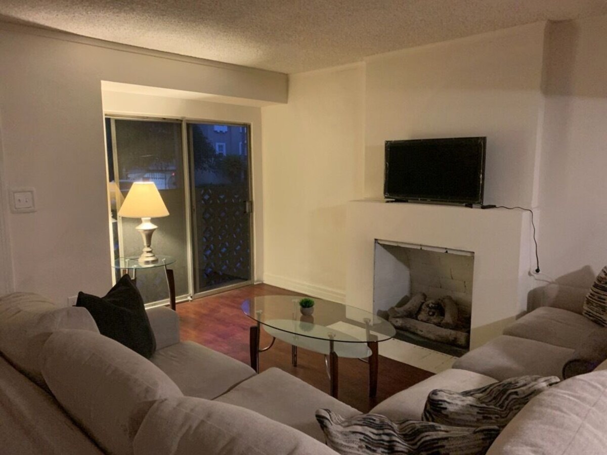 Simple 2 bedrooms in an amazing location / Melrose