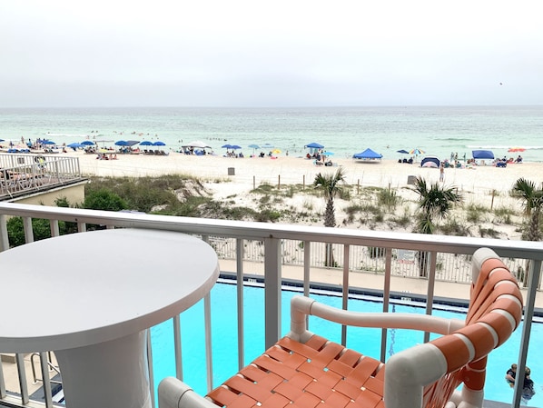 Two Levels off BEACH Private Balcony