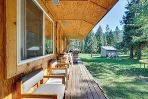 Furnished Deck | Gas Grill