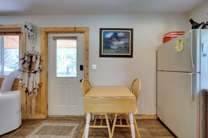 Dining Area | Dishware & Flatware