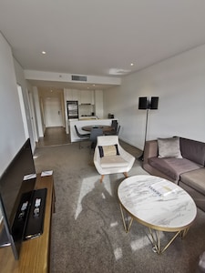 Luxury 2 br and 1 bath Apt in Chatswood