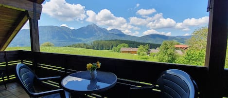 Ferienwohnung Teisenberg 40 qm, 2 Schlafzimmern, Wohnküche, Balkon-Balkon