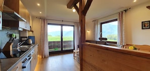 Ferienwohnung Staufen 45 qm, 1 Schlafzimmer, Wohnküche, Balkon-Küche