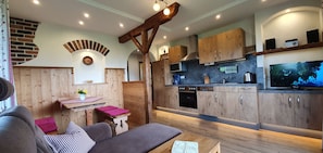 Ferienwohnung Staufen 45 qm, 1 Schlafzimmer, Wohnküche, Balkon-Wohnen
