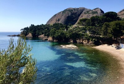 Appartement de charme proche Cassis situé entre mer/colline à 1.2 km des plages