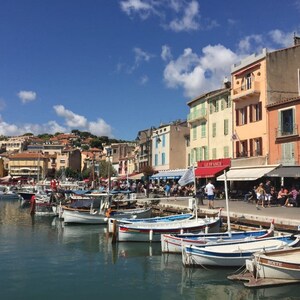 Appartement de charme proche Cassis situé entre mer/colline à 1.2 km des plages