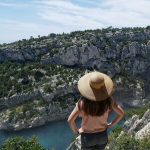 Appartement de charme proche Cassis situé entre mer/colline à 1.2 km des plages