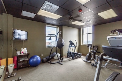 ✦ Immaculate Loft w/ Gym! ✦ Heart Of Downtown! ✦