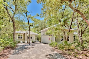 Beautiful residence on oversized lot!