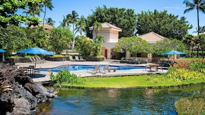 Great location! Shores at Waikoloa pool area