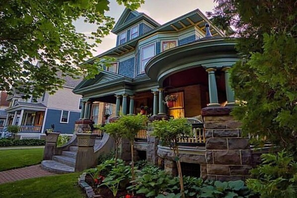 Beautiful Saratoga style wrap around porch. Morning coffee, a cocktail or a nap!