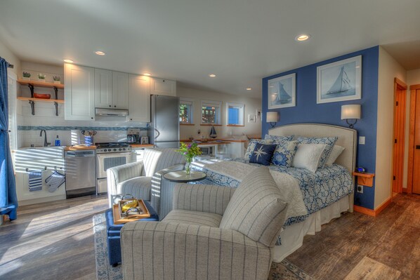 Cozy, well appointed Studio Suite!
