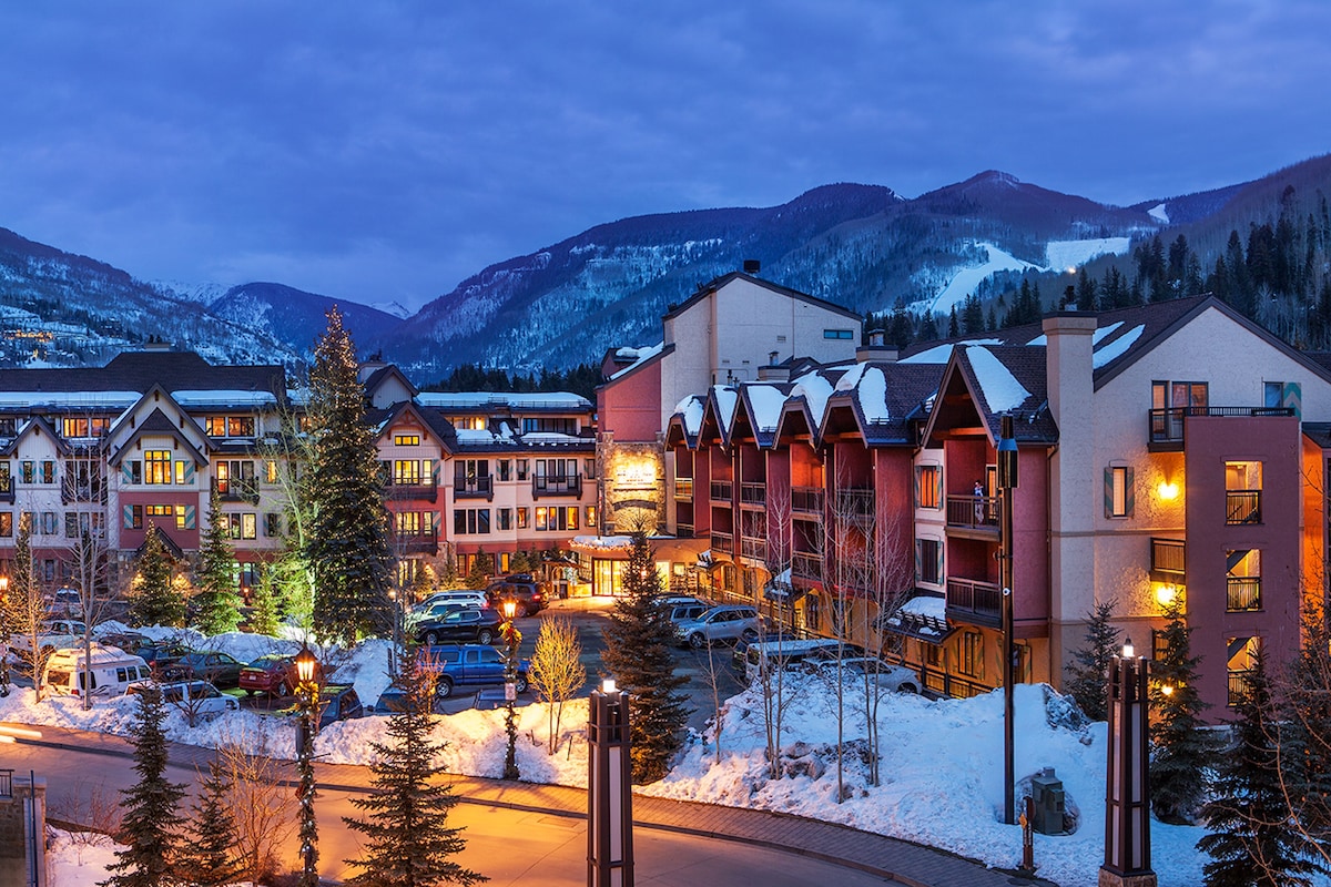 Ski-in/out condo w/fast WiFi, mountain/village view, shared pool/hot tub/laundry