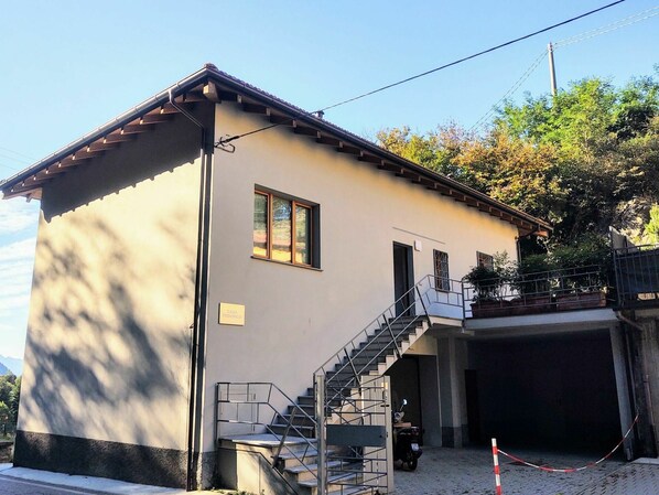 Sky, Building, Property, Window, Plant, House, Architecture, Shade, Wood, Slope