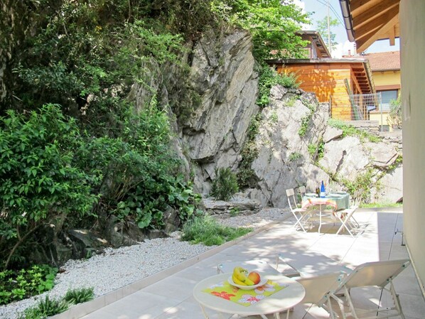 Propriété, Maison, Arbre, Immobilier, Pièce, Bâtiment, Architecture, Plante, Vacances, Table
