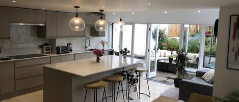 New open plan kitchen diner