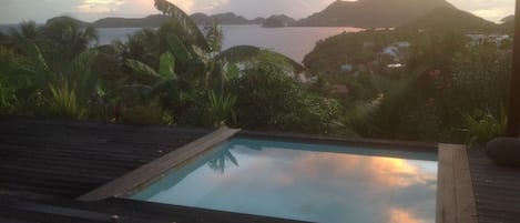 le soleil se lĂšve sur le chameau