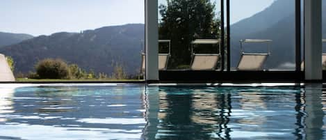 Water, Sky, Water Resources, Property, Mountain, Swimming Pool, Window, Tree, Shade, Building