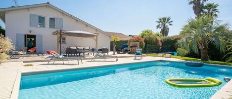 Water, Sky, Plant, Property, Swimming Pool, Azure, Shade, Building, Leisure, Tree