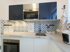 Propriété, Pièce, Tuile, Comptoir, Design Intérieur, Cuisine, Cabinetry, Meubles, Architecture, Salle De Bains