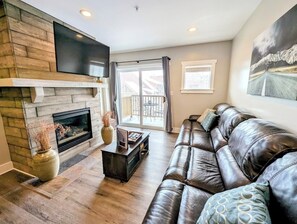 Stunning Vacation Condo near River Run Village