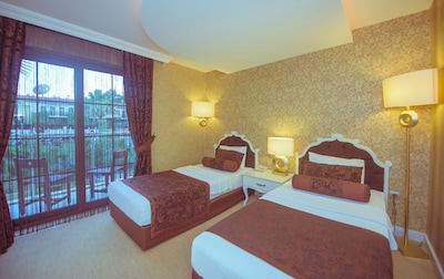 Han Deluxe Hotel Standard Room