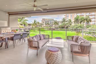 KLVR welcomes you to Luana Villa 13D, Oceanfront Resort, short walk to the beach