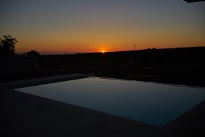 Tramonto sulla piscina di Mazar